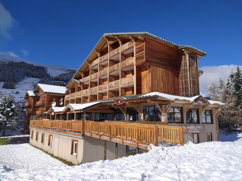 hôtel et boutique aalborg sports - location ski les 2 alpes